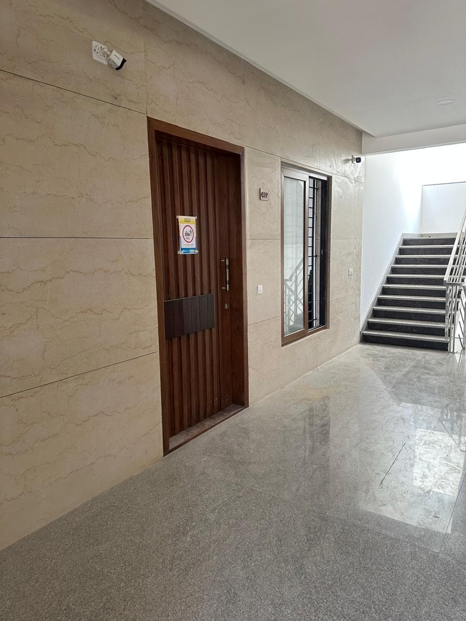 Vajra Avant Hallway